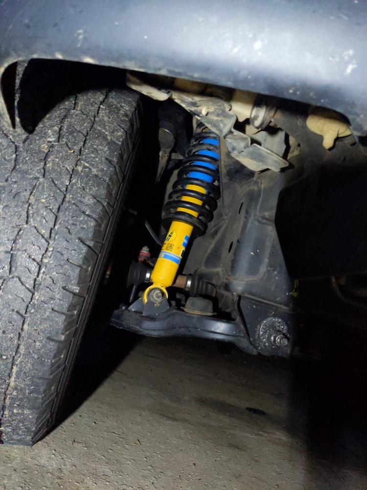 thumbnail image 2 of Complete Set Of 4 Front & Rear Shock Absorbers For 2000-2006 Chevy Tahoe (PM Auto) 2 of 6