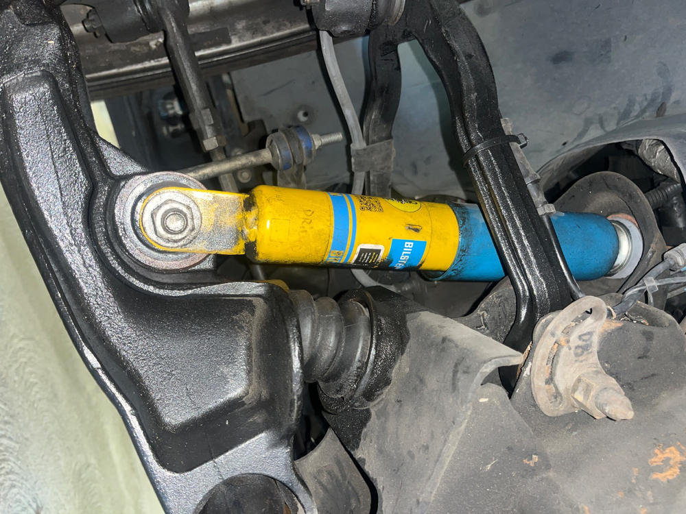 Bilstein 4600 Monotube OEM Shocks Set for 1999-2006 Chevrolet Silverado 1500 RWD w/0" lift w/Coils - Customer Photo From Pablo Reyes