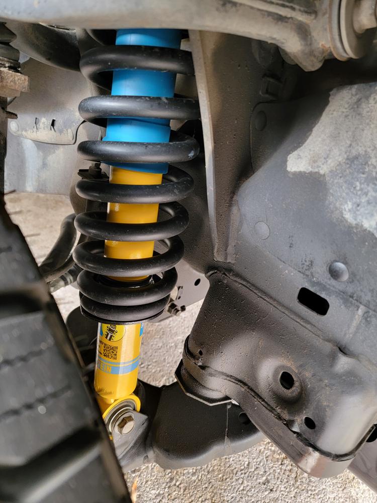 Bilstein 4600 Monotube OEM Shocks Set for 2001-2007 Toyota Sequoia 4WD RWD - Customer Photo From Victor Marin