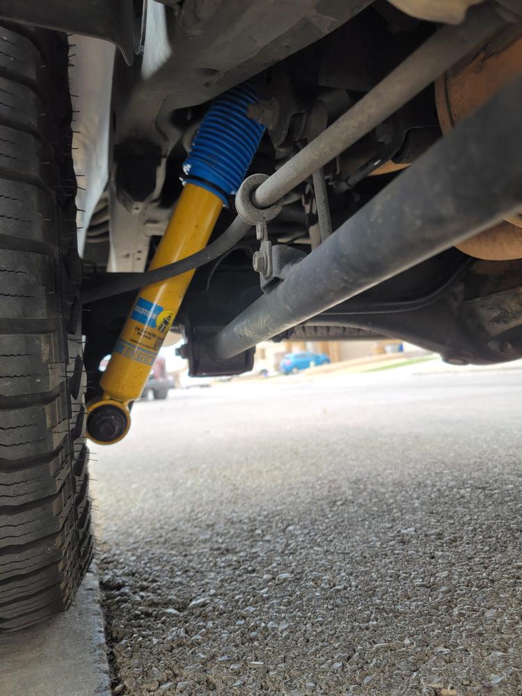 Bilstein 4600 Monotube OEM Shocks Set for 2001-2007 Toyota Sequoia 4WD RWD - Customer Photo From Victor Marin
