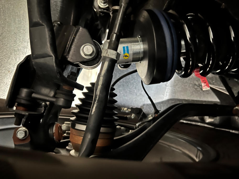 Bilstein 5100 Monotube Adjustable Strut & Shocks Set for 2017-2023 Nissan Titan 4WD w/0-2.2" lift - Customer Photo From David Iniguez Jr