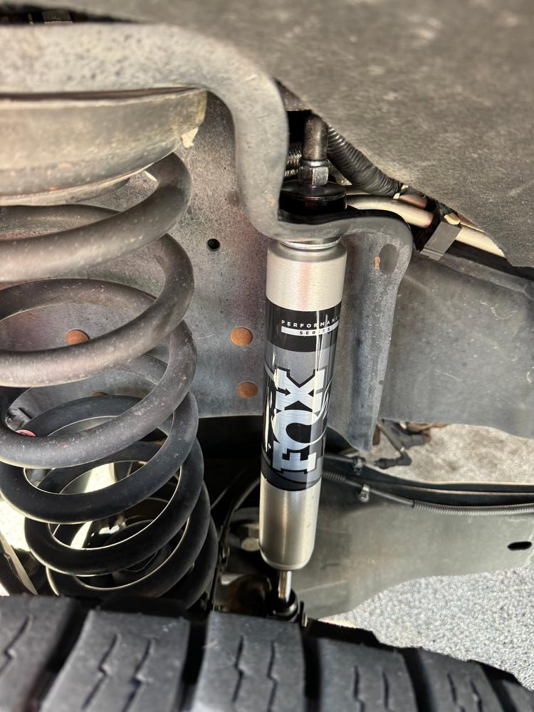 Fox 2.0 Performance Series Shocks Set for 2005-2016 Ford F350 Super Duty 4WD - Customer Photo From Luchi702