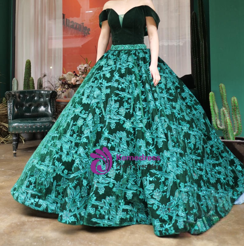 Vintage Green Lace Ball Gown Off The Shoulder Backless Wedding Dress