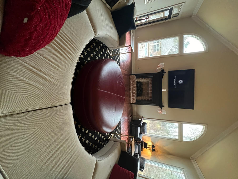 Andover 30", 40", 50", Or 60" Round Leather Ottoman - Customer Photo From Valentina Hourin