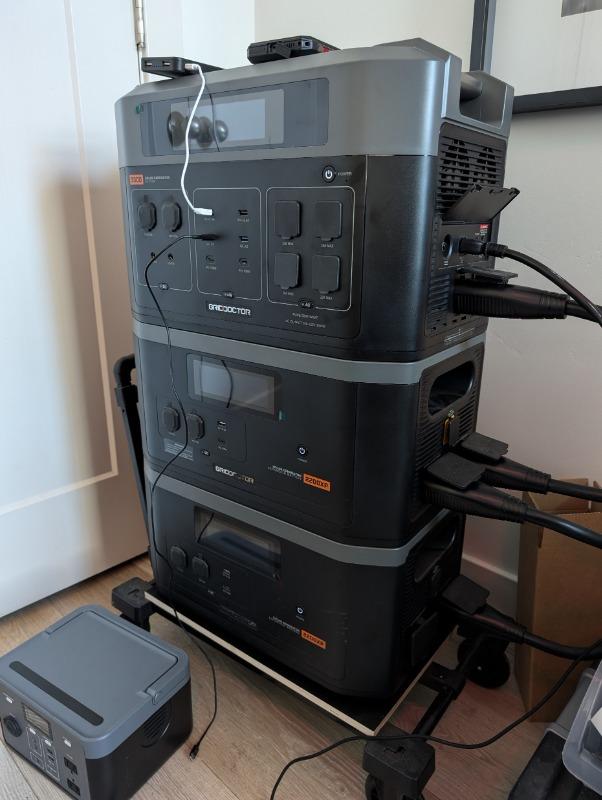 3300 Solar Generator System + FREE 200W Solar Panel by Grid Doctor - Customer Photo From Richard Evans