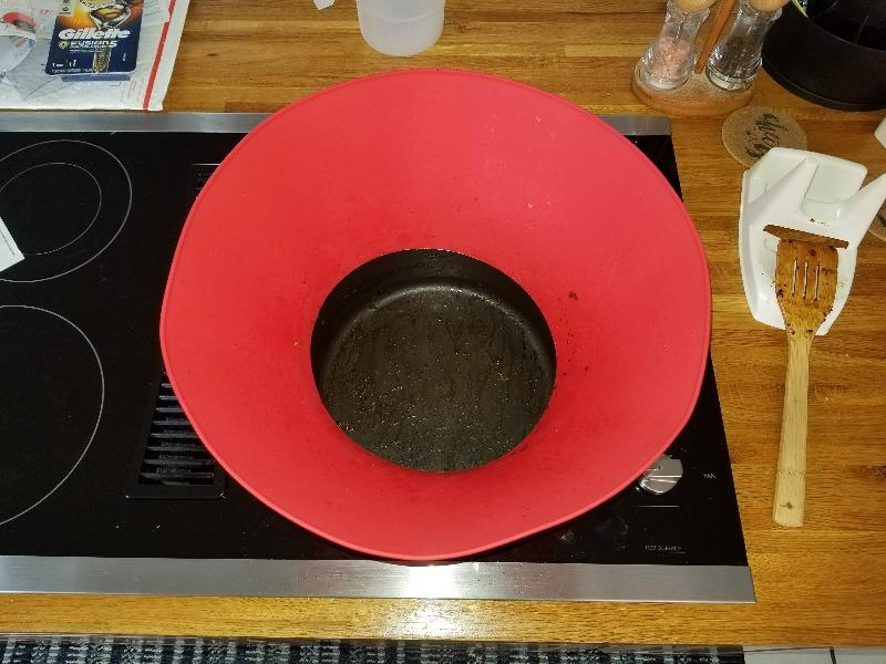 FRYWALL 11" - For medium-large pans. - Customer Photo From Steven W.