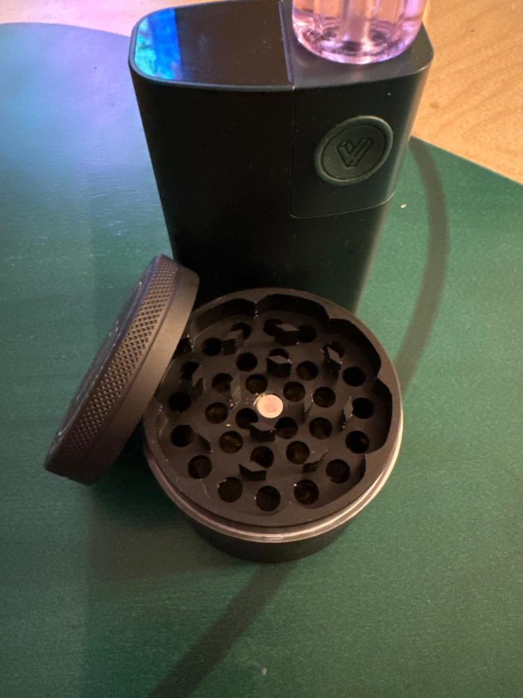 Planet of the Vapes 4 Piece Grinder - Customer Photo From Cole Hardison