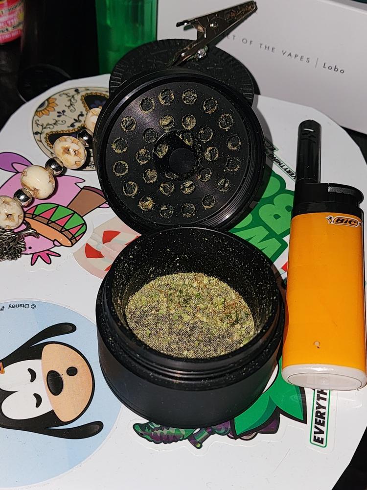 Planet of the Vapes 4 Piece Grinder - Customer Photo From Vanessa Soto