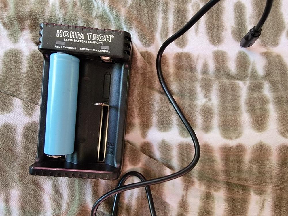 Hohm Tech School 2 Channel Battery Charger - Customer Photo From Morgan Mora
