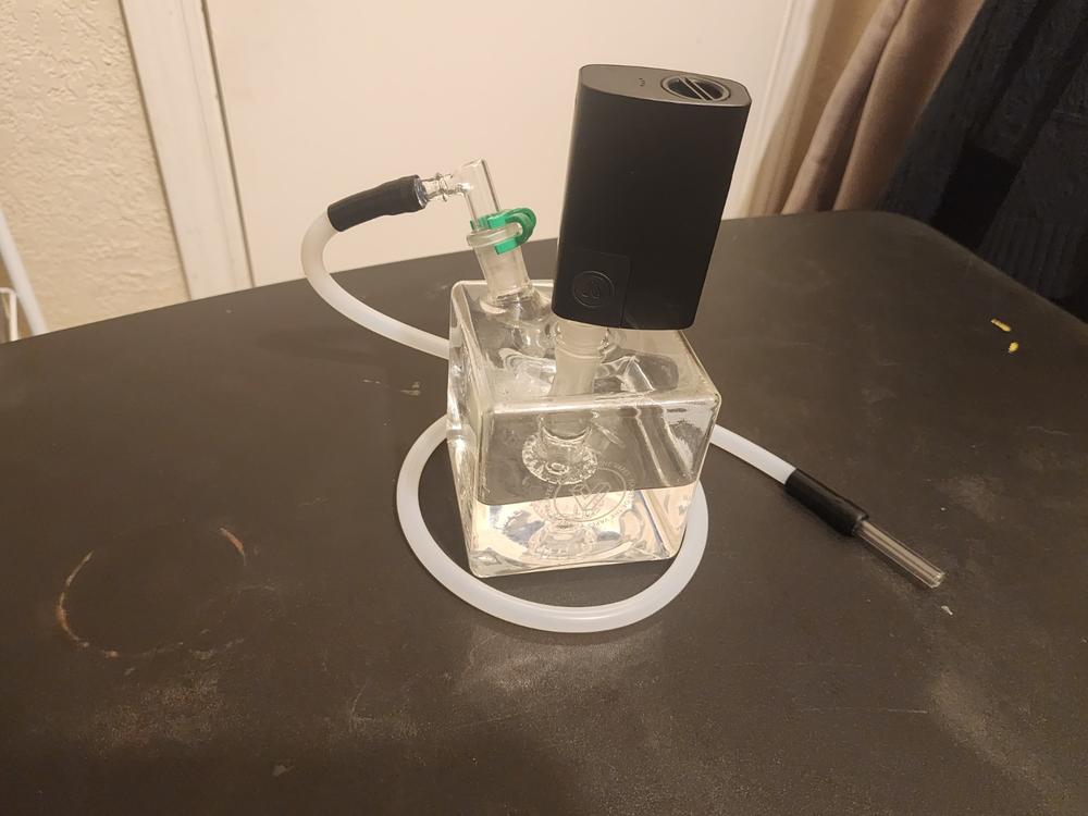 POTV Cloud Cube Glass Bubbler - Customer Photo From Alexander Otero