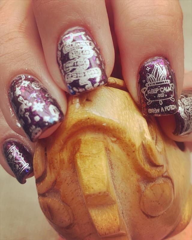 UPDATED] 101 Enchanting Harry Potter Nail Designs