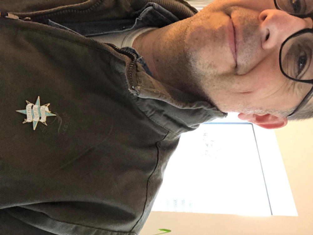 Proudly Neuro-Sparkly Lapel Pin - Customer Photo From Bart Hedebouw