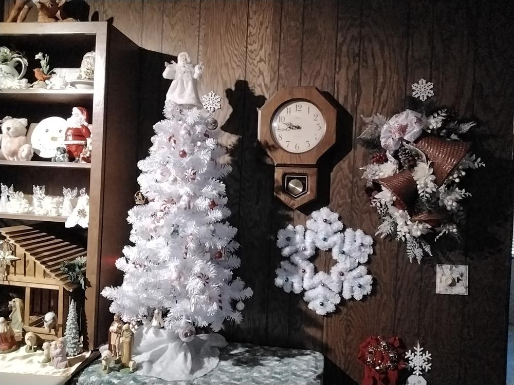 18" 2D Tinsel Snowflake Wreath - Customer Photo From Anonymous