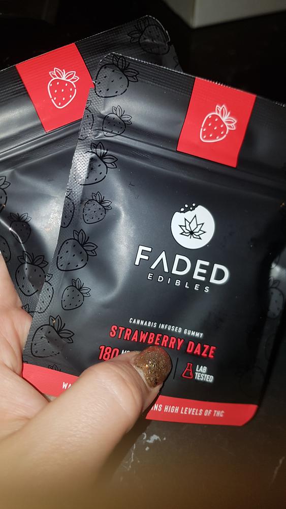 Faded Edibles Vegan Strawberry Daze - Customer Photo From Amirah Lopresti