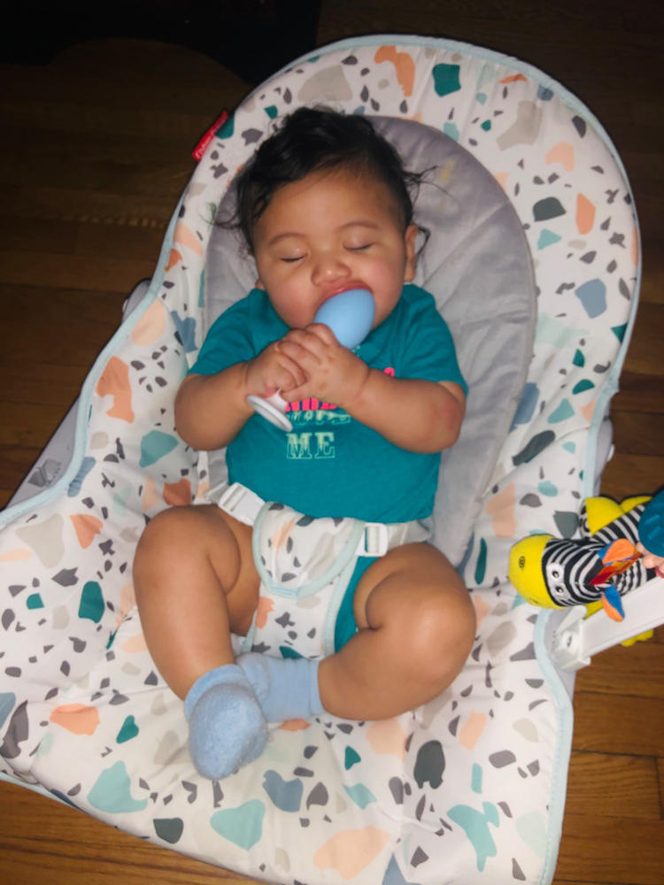 The Teething Eggshell Protective Case - Customer Photo From Linda Sanchez