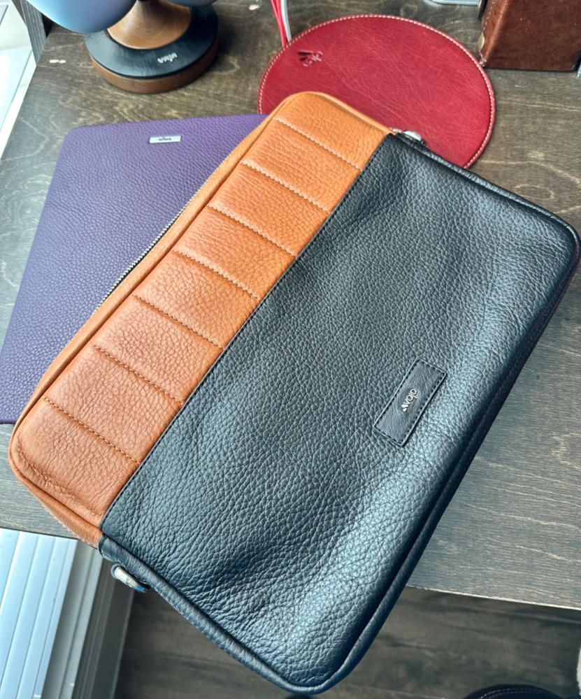 MacBook 13" Zippered Leather Pouch - Customer Photo From Alex Soto