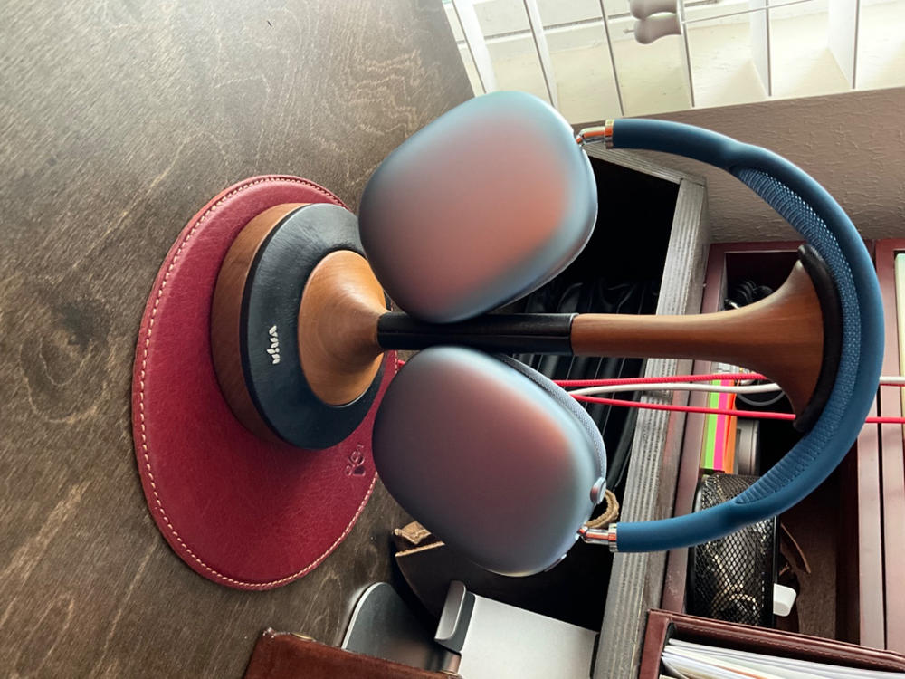 Vaja AirPods Max Wood Stand - Customer Photo From Alex Soto