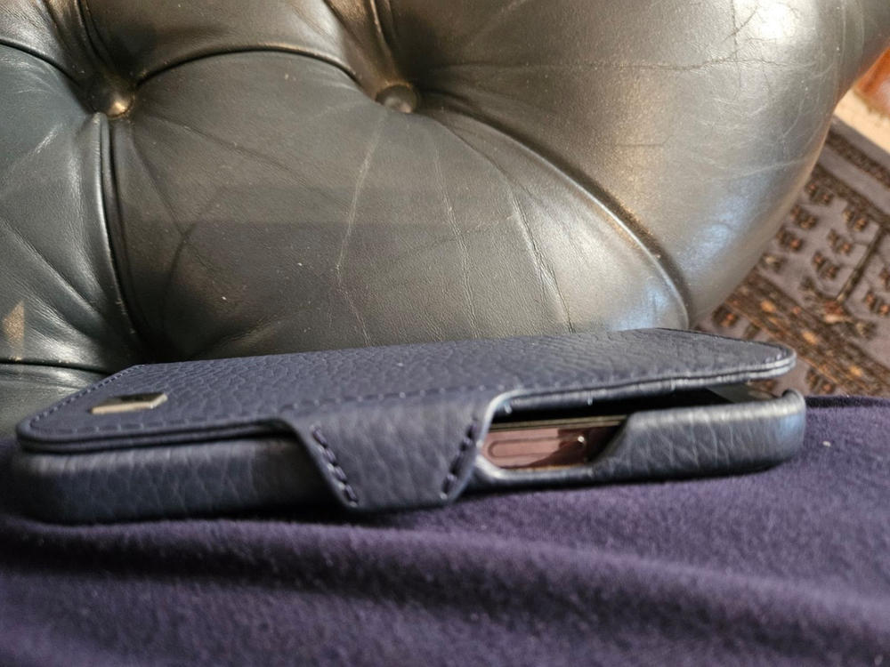 Wallet iPhone 14 Pro leather case - Customer Photo From Esme Berg