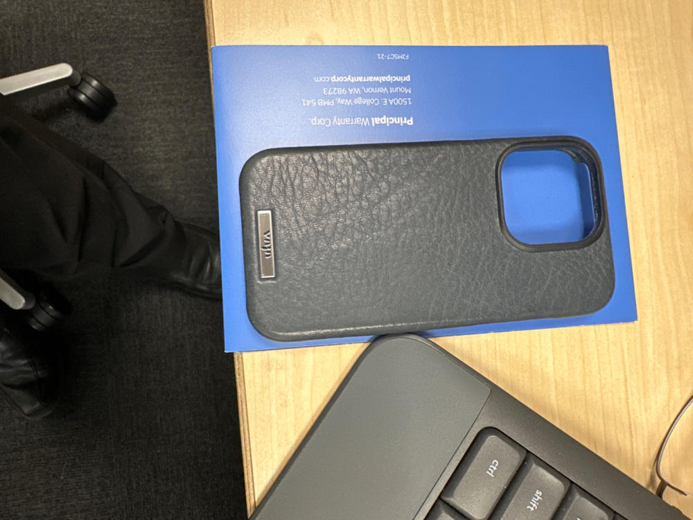 Custom Grip Phone 14 Pro leather case - Customer Photo From Darren Sasaki