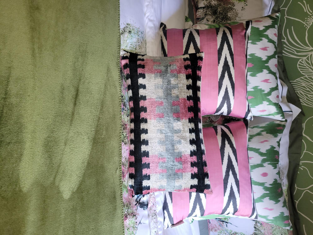 IKAT cushion cover - Black and Pink - Velvet - 30 x 50 cm - Customer Photo From Janet Durose