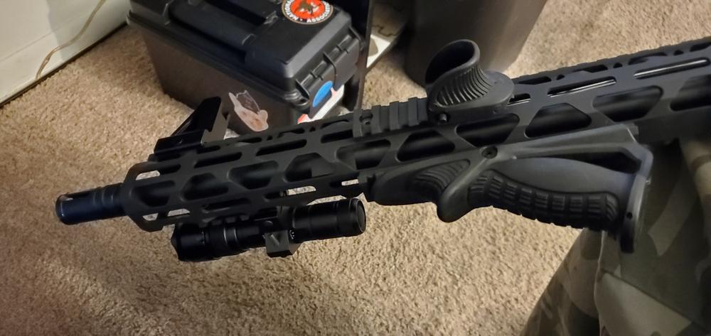 Angled Foregrip Hand Guard for Picatinny/Weaver Rail /W Thumb Lock Hand Stop - Customer Photo From Gabriel Carrillo