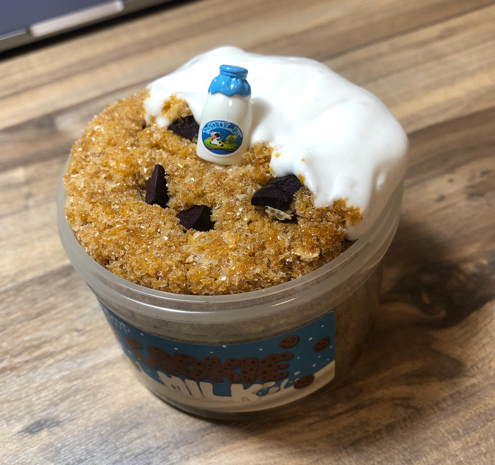 Cookie Milk Slime – Momo Slimes