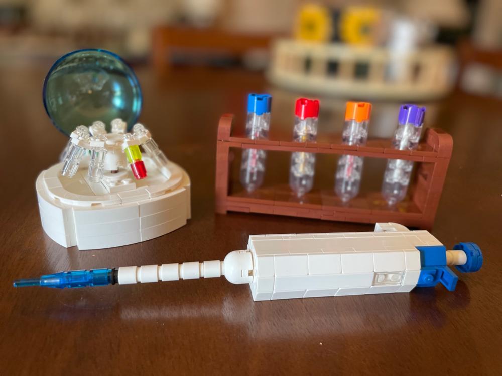 Custom LEGO® Lab Set - Mini Centrifuge | Gift for Biologists, Medical Lab Technicians, Lab Scientists, and Science Enthusiasts - Customer Photo From Xi Chen