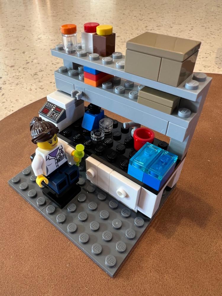 Custom LEGO® Lab Set - Female Scientist Minifigure – ScienceGrit