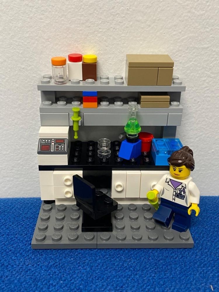 Custom LEGO® Lab Set - Female Scientist Minifigure with Micropipette and Flask (only available to U.S. customers) | Gift for Biologists, Medical Lab Technicians, and Biology Enthusiasts - Customer Photo From Tashira Cordero Molina
