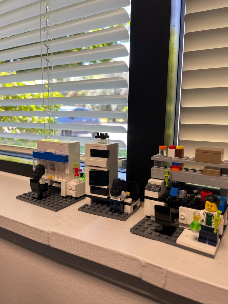 Custom LEGO® Lab Set - Female Scientist Minifigure with Micropipette and Flask | Gift for Chemists, Biologists, Medical Lab Technicians, and Science Enthusiasts - Customer Photo From Trevor Rosensohn