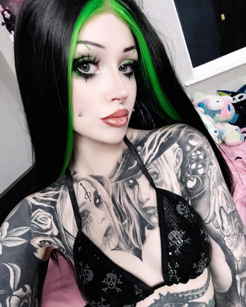 Green Streaked Black Synthetic Lace Front Wig WW531 - Customer Photo From Chloe Leigh