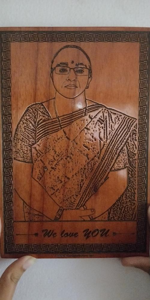 Custom Engraved Best Mom Wooden Frame - Customer Photo From Nirmala V.