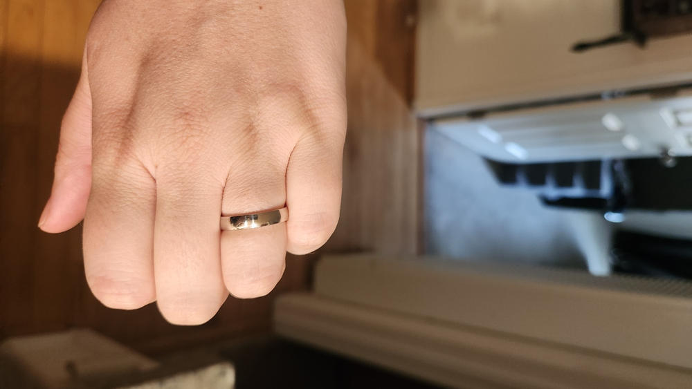 Mario 18K Gold Unisex Wedding Band - Customer Photo From Nicki Vogt