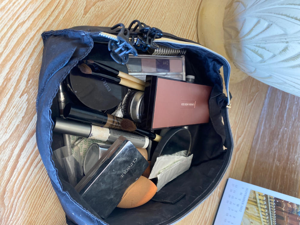 The Flat Lay Co. Unisex Box Bag in Black - Customer Photo From Colleen Toon