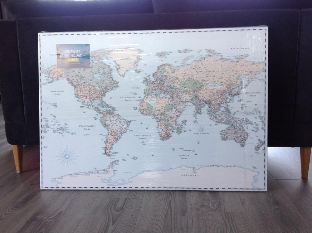 Pasaulio žemėlapis su smeigtukais - Retro melsvas (Detalus) - Vidutinis (100×70 cm) €117 - Customer Photo From Kristina V.