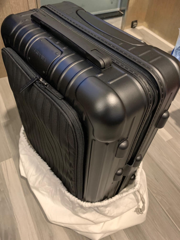 rimowa essential sleeve cabin plus