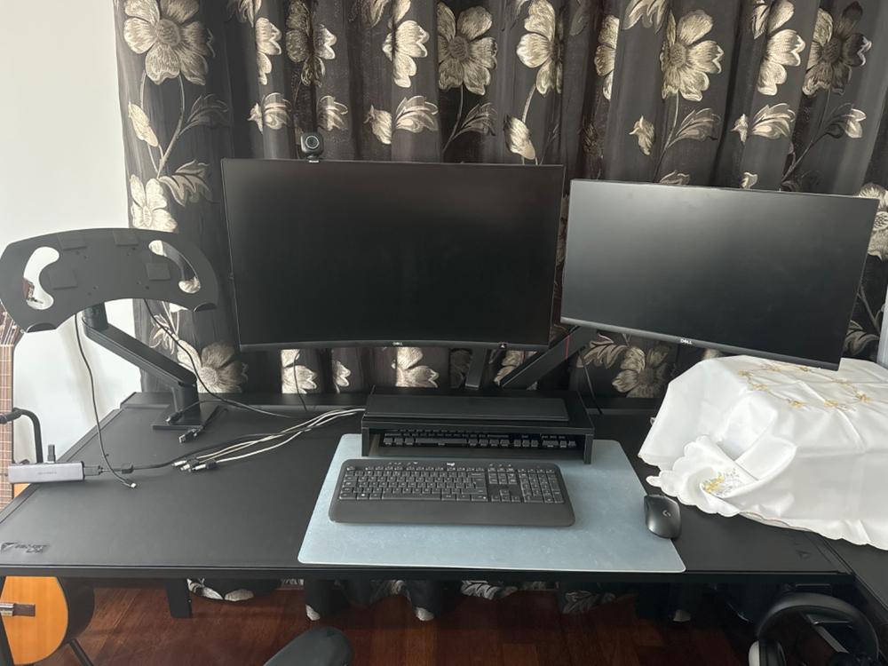 Secretlab MAGNUS 1.5m + Secretlab MAGPAD™ (Bundle) - Customer Photo From Hwei Lin Ling