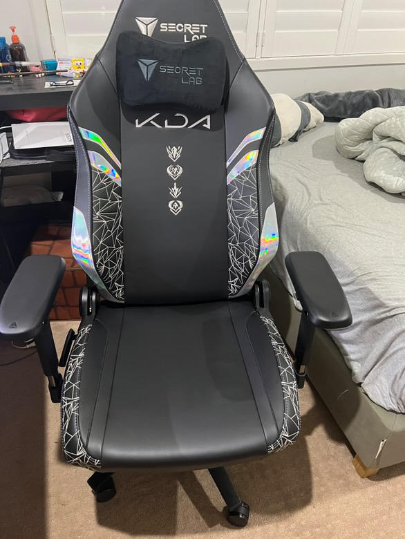 Secretlab TITAN Evo - Regular - Secretlab NEO™ Hybrid Leatherette - Customer Photo From Hector Chang