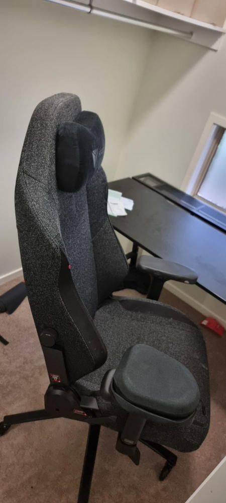 Secretlab TITAN Evo 2022 Series - XL - Secretlab SoftWeave™ Plus Fabric - Customer Photo From Khizer Naeem