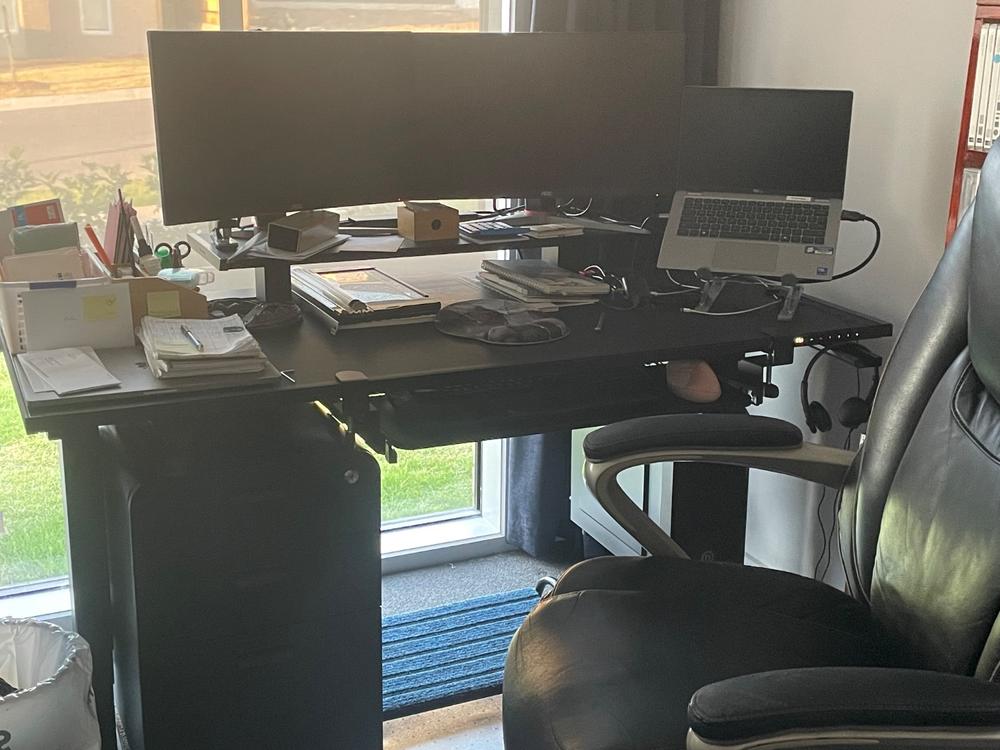 Secretlab MAGNUS Pro - Box 2 - Motorised Leg Columns (Plug Type I) - Customer Photo From Philip Bellhouse