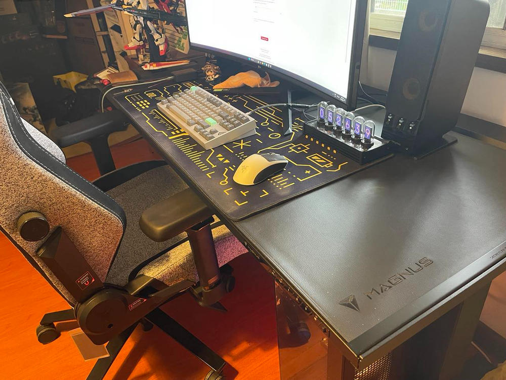 Secretlab MAGNUS Pro - Box 2 - Motorised Leg Columns (Plug Type I) - Customer Photo From Hoang Ha