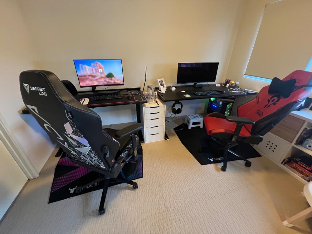 Secretlab MAGNUS Pro - Box 2 - Motorised Leg Columns (Plug Type I) - Customer Photo From Nhi Huynh