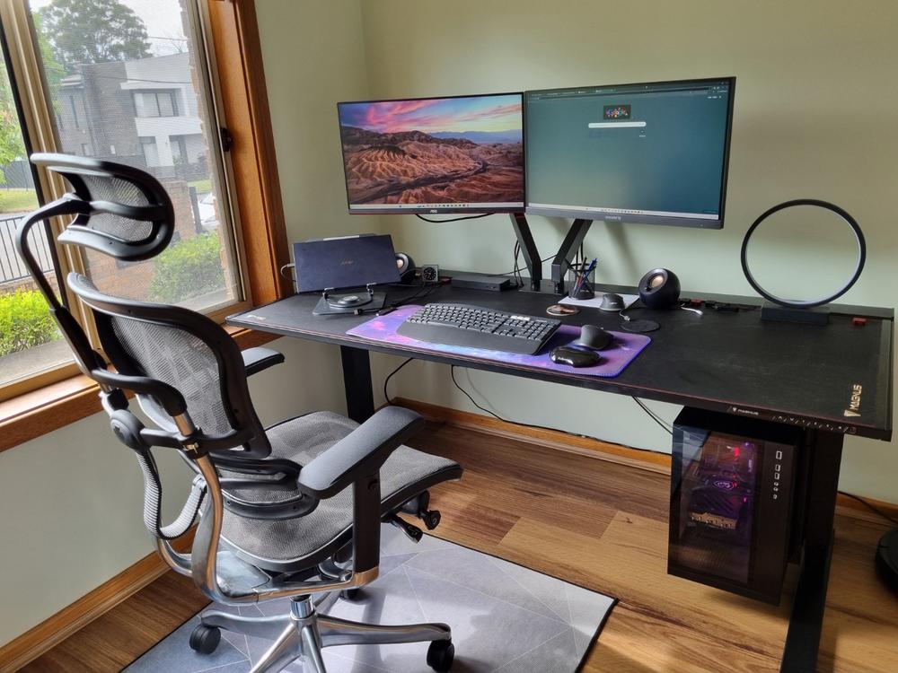 Secretlab MAGNUS Pro XL - Box 2 - Motorised Leg Columns (Plug Type I) - Customer Photo From Krzysztof Grzybowska