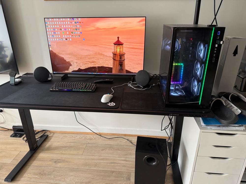 Secretlab MAGNUS Pro XL - Box 2 - Motorised Leg Columns (Plug Type I) - Customer Photo From Jeremy Wilson