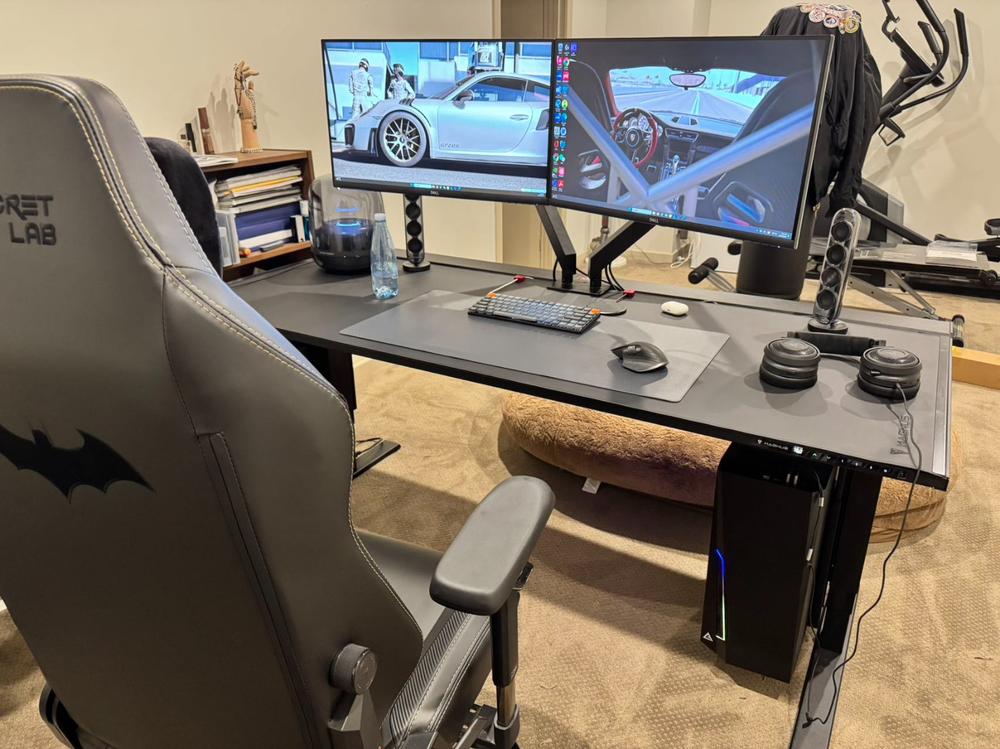 Secretlab MAGNUS Pro XL - Box 2 - Motorised Leg Columns (Plug Type I) - Customer Photo From Ruofan Chen