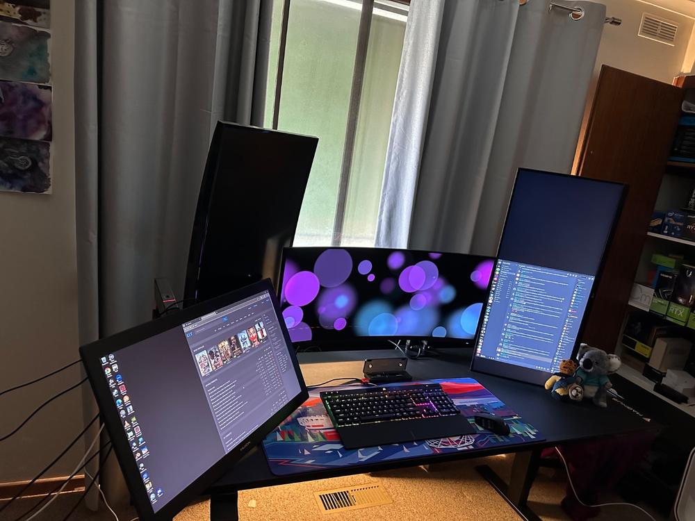 Secretlab MAGNUS Pro XL - Box 2 - Motorised Leg Columns (Plug Type I) - Customer Photo From Serin Jameson