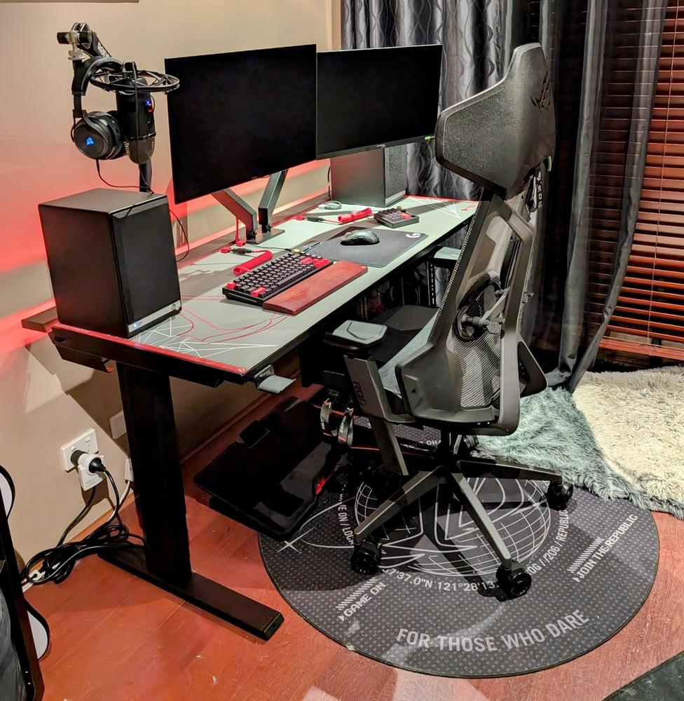 Secretlab Professional Footrest (CloudSwap™ Technology) - Customer Photo From Shane Daniel Carlucci