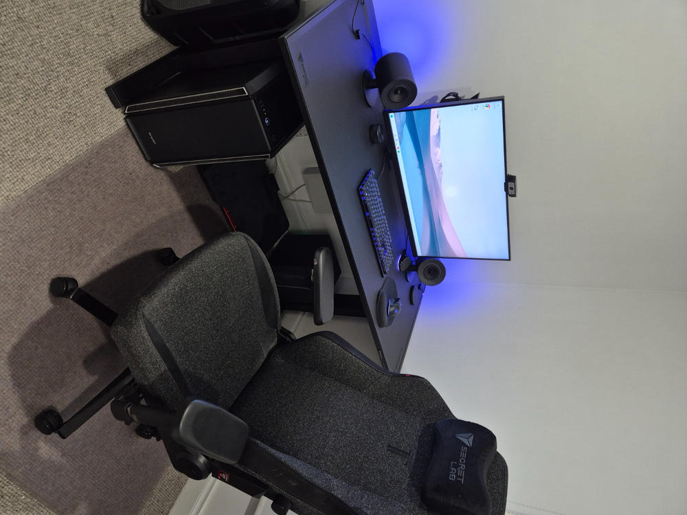 Secretlab Professional Footrest (CloudSwap™ Technology) - Customer Photo From Tim Chisholm