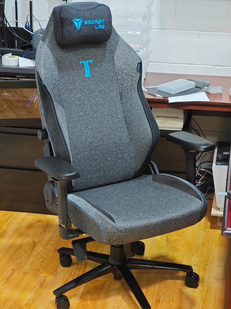 Secretlab TITAN Evo - Regular - SoftWeave® Plus Fabric (0107) - Customer Photo From David Flew