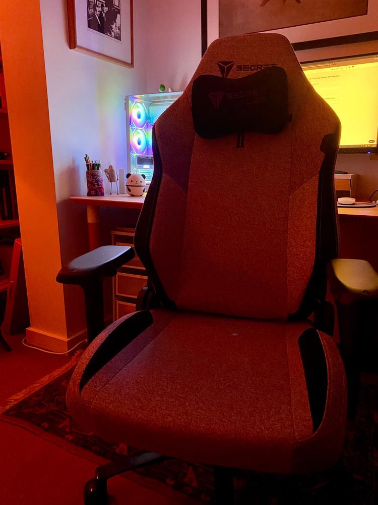 Secretlab TITAN Evo - Regular - SoftWeave® Plus Fabric (0107) - Customer Photo From Sophie Seper